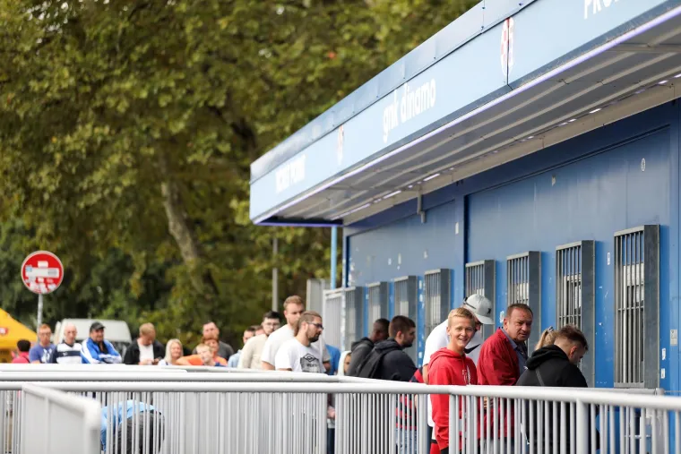 Svi koji su u gradu žele na utakmicu: Pogledajte red na Maksimiru za ulaznice za večera&scaron;nji derbi