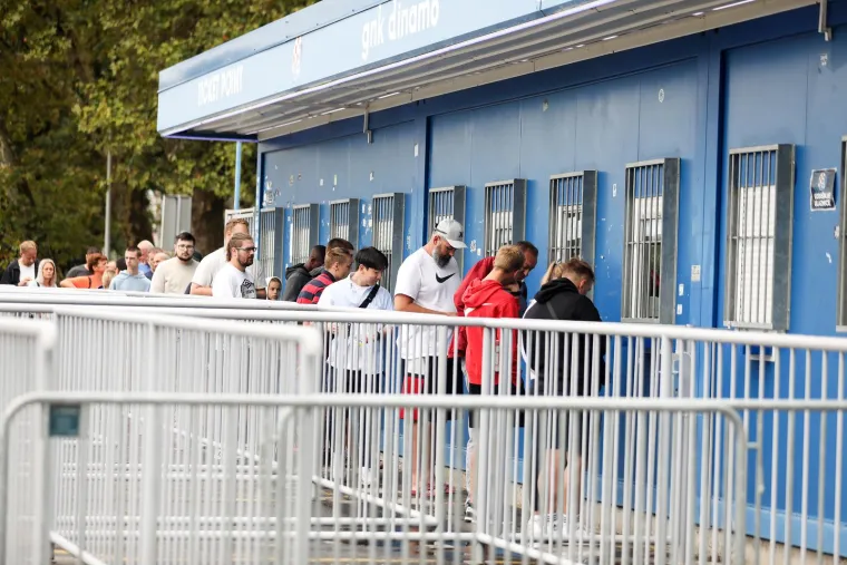 Svi koji su u gradu žele na utakmicu: Pogledajte red na Maksimiru za ulaznice za večera&scaron;nji derbi