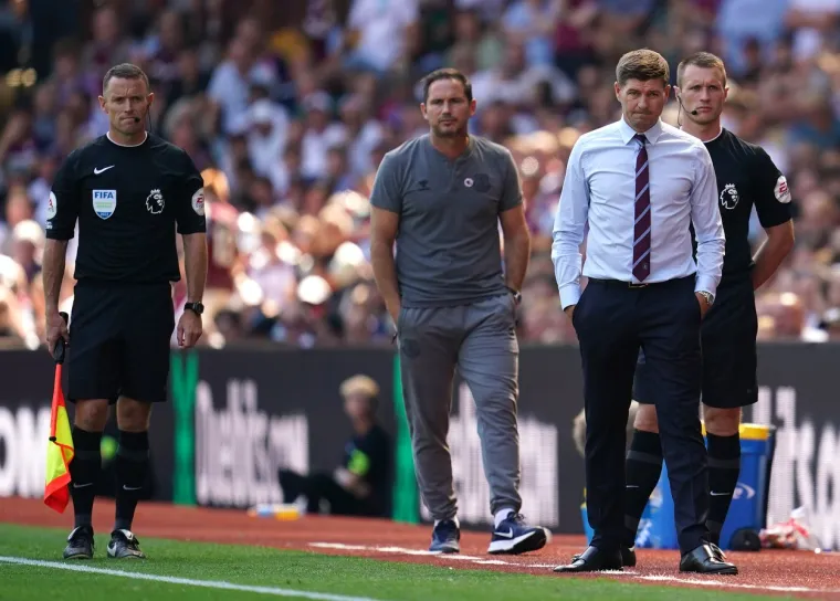Gerrard bolji od Lamparda: Ali, Steven niti sam ne zna kako je ovo preživio; Aston Villa spasila tri boda protiv Evertona