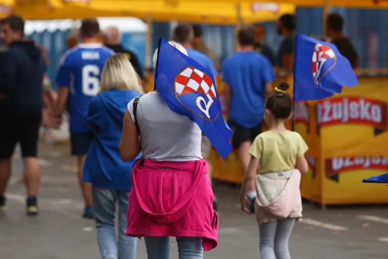 Ovako izgleda atmosfera oko stadiona Maksimir
