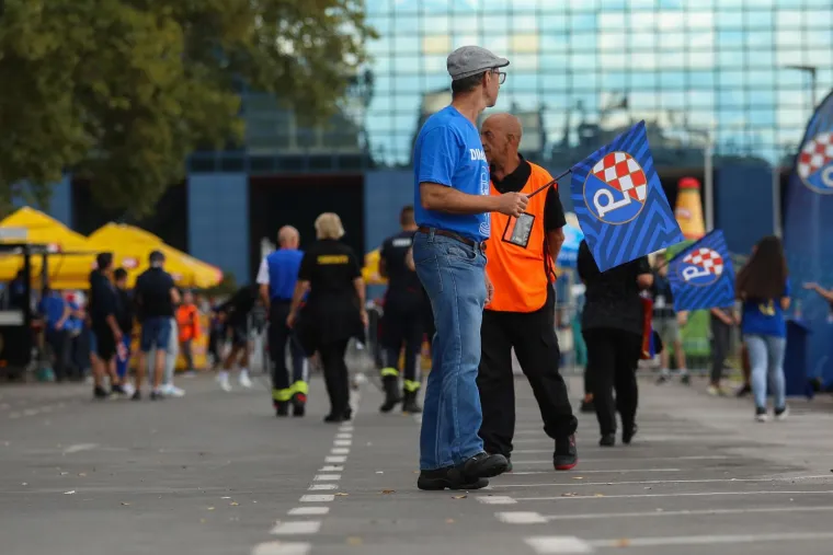 Ovako izgleda atmosfera oko stadiona Maksimir