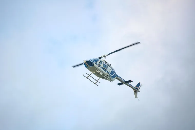 Policijski helikopter nadlijeće stadion i čitav grad Zagreb