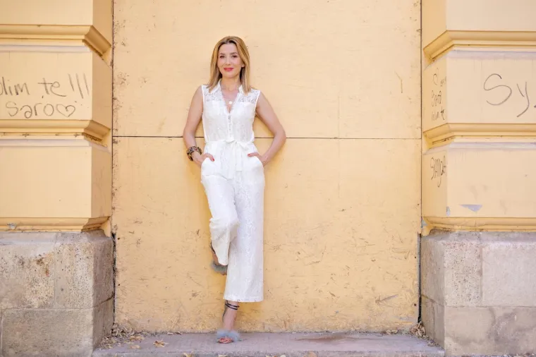 Nedavno proslavila 48.: Ecija Ojdanić pozirala u zavodljivom izdanju i dokazala da su njezinu slučaju godine samo broj