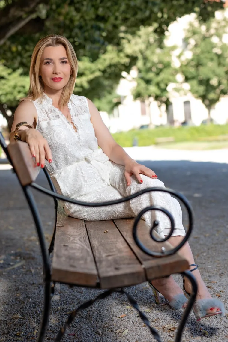 Nedavno proslavila 48.: Ecija Ojdanić pozirala u zavodljivom izdanju i dokazala da su njezinu slučaju godine samo broj