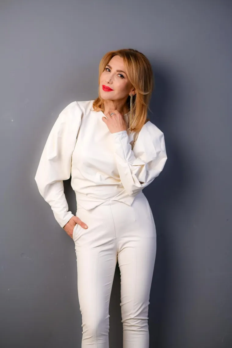 Nedavno proslavila 48.: Ecija Ojdanić pozirala u zavodljivom izdanju i dokazala da su njezinu slučaju godine samo broj