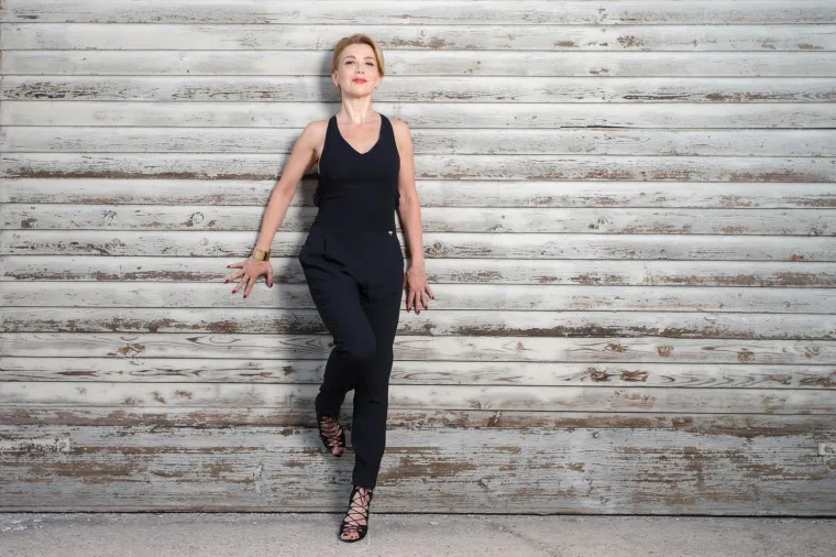 Nedavno proslavila 48.: Ecija Ojdanić pozirala u zavodljivom izdanju i dokazala da su njezinu slučaju godine samo broj