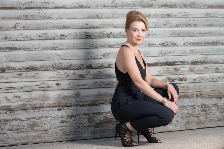 Nedavno proslavila 48.: Ecija Ojdanić pozirala u zavodljivom izdanju i dokazala da su njezinu slučaju godine samo broj