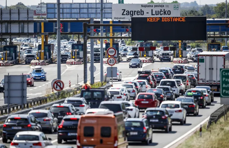 Velike gužve na cestama pred naplatnim kućicama Lučko, pojačan promet i zagrebačkom obilaznicom