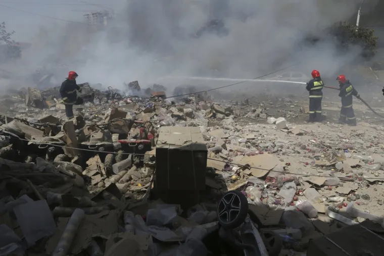 Stra&scaron;ni prizori na mjestu eksplozije na tržnici u Armeniji: Ljude izvlače ispod ru&scaron;evina