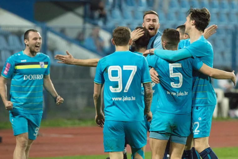 8. HNK Cibalia (699 utakmica, 210 pobjeda, 188 remija i 301 poraz)  - 818 bodova