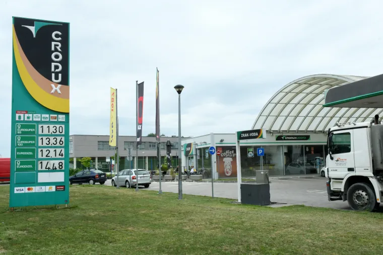 Hrvatska se nalazi pri dnu ove ljestvice, a za prosječnu plaću možemo kupiti otprilike 549 litara goriva.