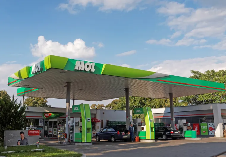 U Mađarskoj se za prosječnu plaću može dobiti 479 litara goriva, &scaron;to je oko 70 litara manje nego u Hrvatskoj.