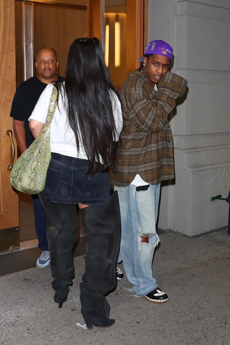 Rihanna će ovim čizmama opet posvađati internet: Mi smo prilično sigurno da se, osim nje, nijedna ovo ne bi usudila obuti