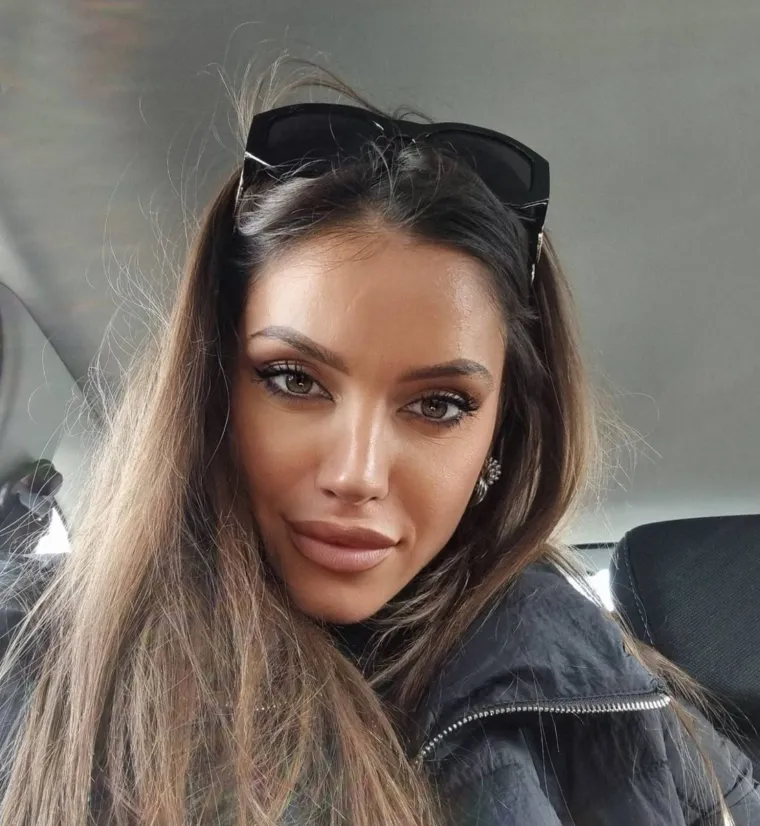 Sanja opet pokazuje svoje savršeno zategnuto tijelo, zbog ovakvih fotografija volimo ljeto