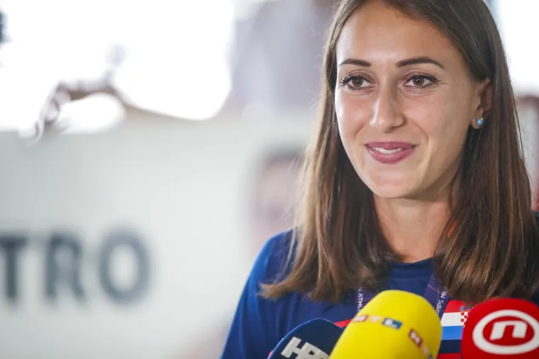 Srebrna hrvatska maratonka stigla u Zagreb: Pogledajte kako je dočekana djevojka koja je ispisala povijest