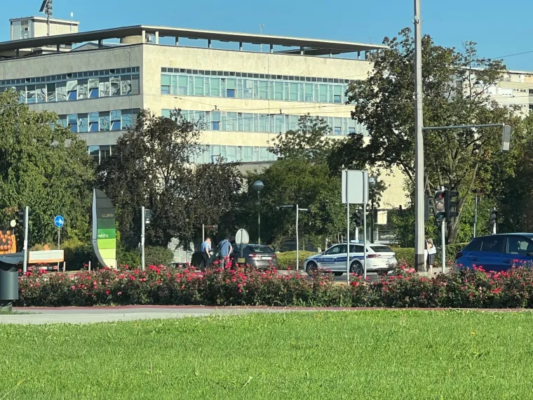 Prometna nesreća kod dvorane Lisinski: Sudarila se dva auta, stvaraju se gužve na križanju