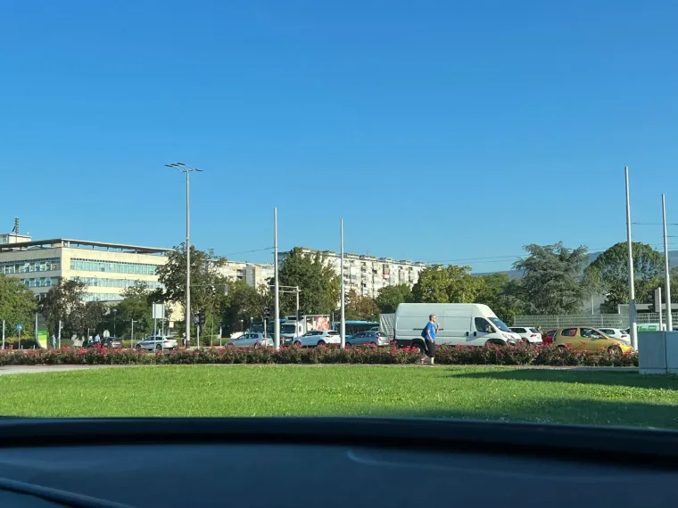 Prometna nesreća kod dvorane Lisinski: Sudarila se dva auta, stvaraju se gužve na križanju