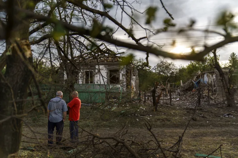 Velika tuga na istoku Ukrajine: Ovi ljudi su ostali bez svega u novom raketiranju, bespomoćno gledaju ru&scaron;evine