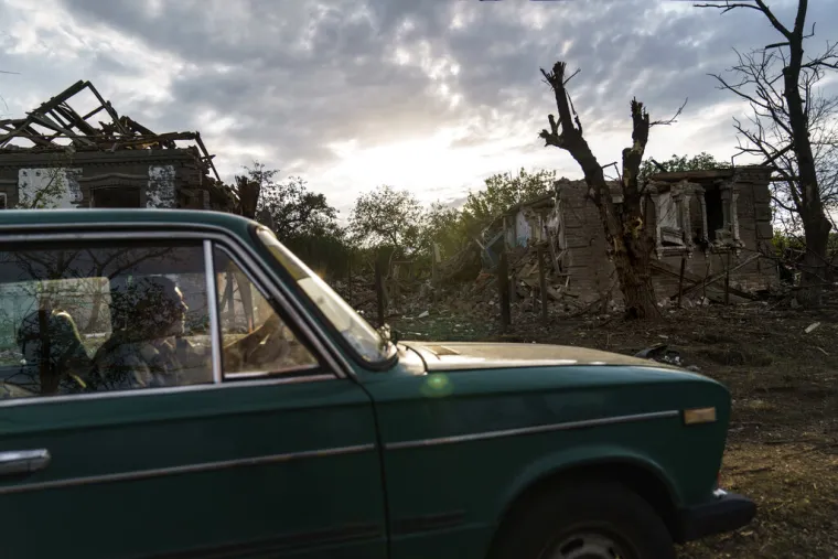 Velika tuga na istoku Ukrajine: Ovi ljudi su ostali bez svega u novom raketiranju, bespomoćno gledaju ru&scaron;evine