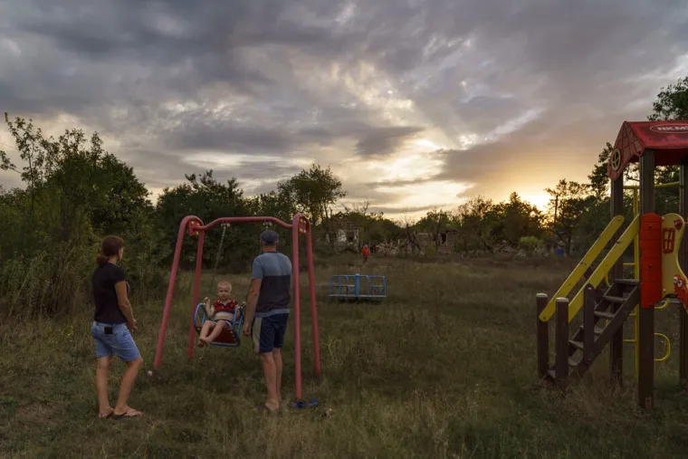Velika tuga na istoku Ukrajine: Ovi ljudi su ostali bez svega u novom raketiranju, bespomoćno gledaju ru&scaron;evine