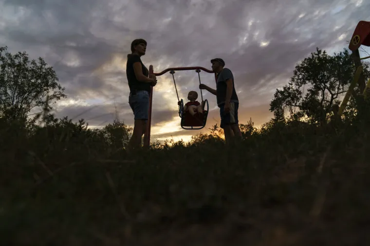 Velika tuga na istoku Ukrajine: Ovi ljudi su ostali bez svega u novom raketiranju, bespomoćno gledaju ru&scaron;evine