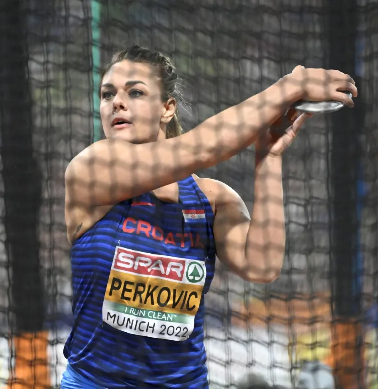 Hrvatska trobojka u rukama u noći za pamćenje: Draga nacijo, ustanite i naklonite se velikoj Sandri Perković: 'Jedna je od najvećih svih vremena'