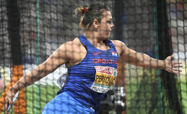 Hrvatska trobojka u rukama u noći za pamćenje: Draga nacijo, ustanite i naklonite se velikoj Sandri Perković: 'Jedna je od najvećih svih vremena'