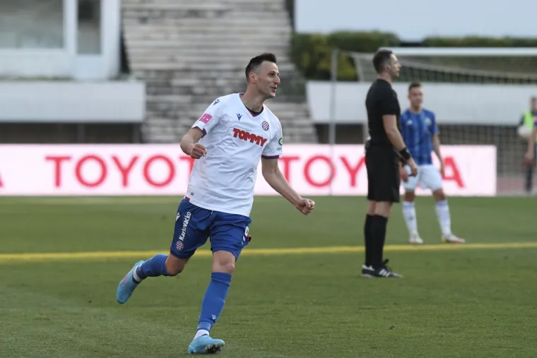 6. mjesto (Nikola Kalinić) - Igrao je za Istru i Šibenik, za oba kluba je postigao tri pogotka, a u dresu Hajduka je bio najučinkovitiji. Pogodio je 37 puta i upisao 14 asistencija. U dresu tri kluba ukupno je u ligi postigao 42 pogotka.