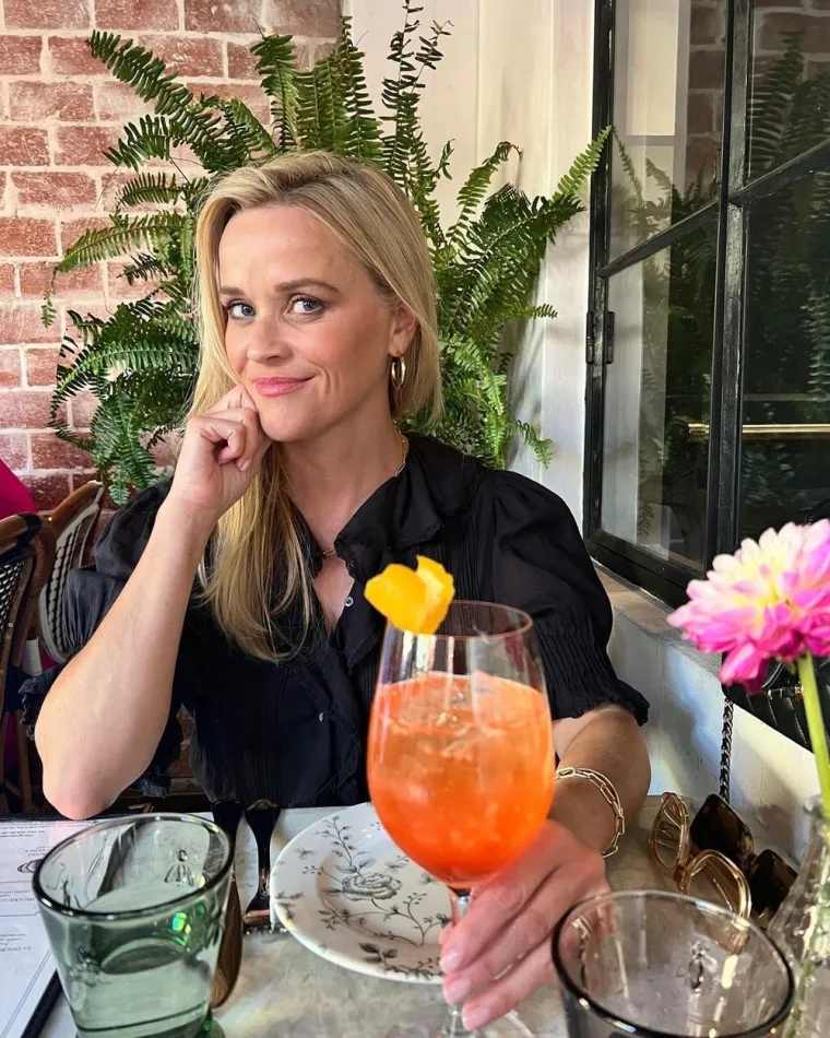 Tijekom gostovanja u emisiji The One Show Reese su pitali bi li bila zainteresirana ići koracima vlasnika Wrexhama Ryana Reynoldsa i Roba McElhenneyja i uložiti u neki engleski klub.