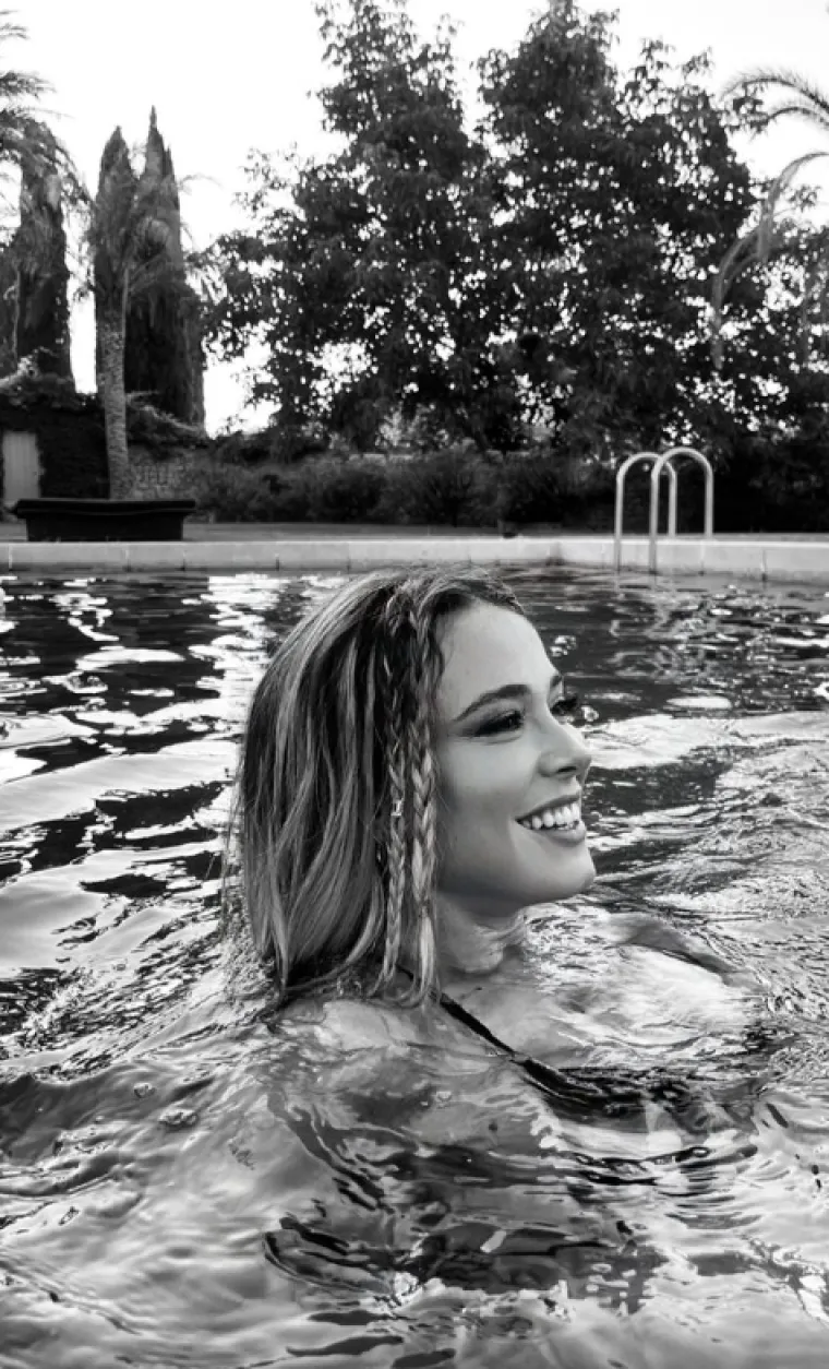 Diletta objavila slike s rođendana pa se snimala s prijateljicom u oskudnoj odjeći. Goleme grudi joj zamalo ispale iz grudnjaka