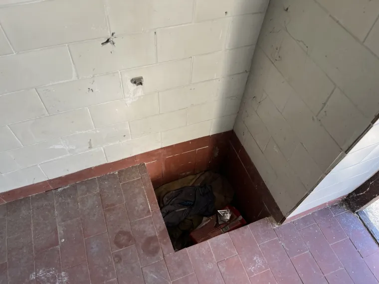 Ovo je postaja HŽ-a u kojoj putnici čekaju vlak: Ruglo od kojeg čovjeka hvata jeza nije se obnovilo već godinama