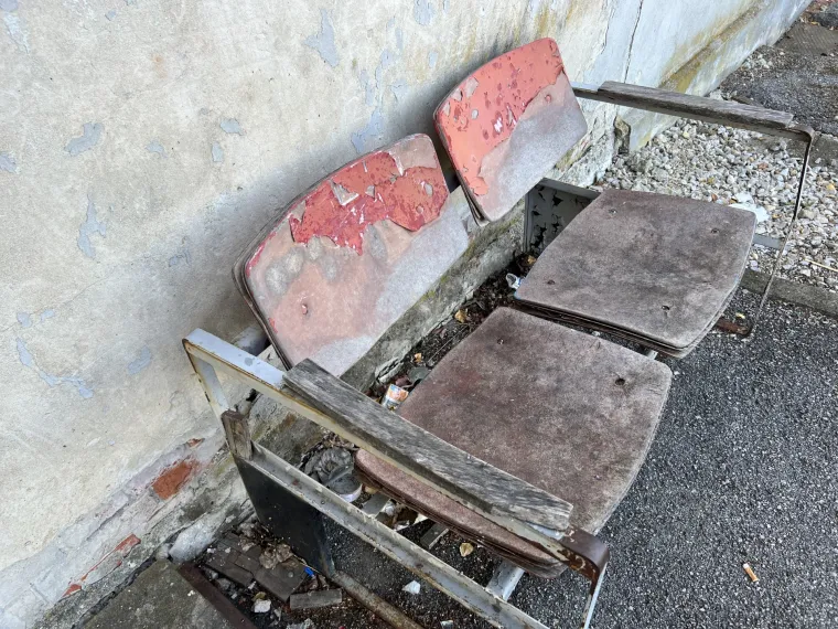 Ovo je postaja HŽ-a u kojoj putnici čekaju vlak: Ruglo od kojeg čovjeka hvata jeza nije se obnovilo već godinama