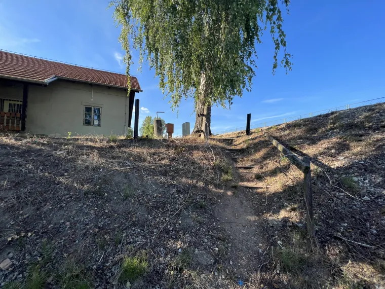 Ovo je postaja HŽ-a u kojoj putnici čekaju vlak: Ruglo od kojeg čovjeka hvata jeza nije se obnovilo već godinama