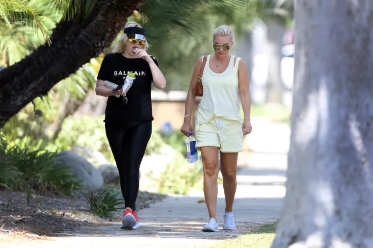 Rebel Wilson i njezina djevojka se ne stide: Ove fotografije otkrivaju kako žele da svi vide koliko se vole