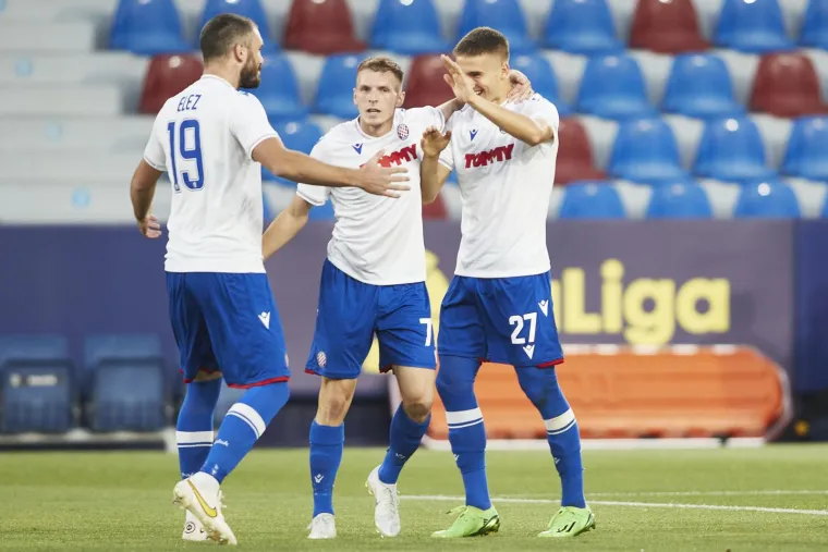 Pogledajte &scaron;to se sve događalo Hajduku u Valenciji: Bijele pogodila poznata kletva, Dambrauskasu nije dobro