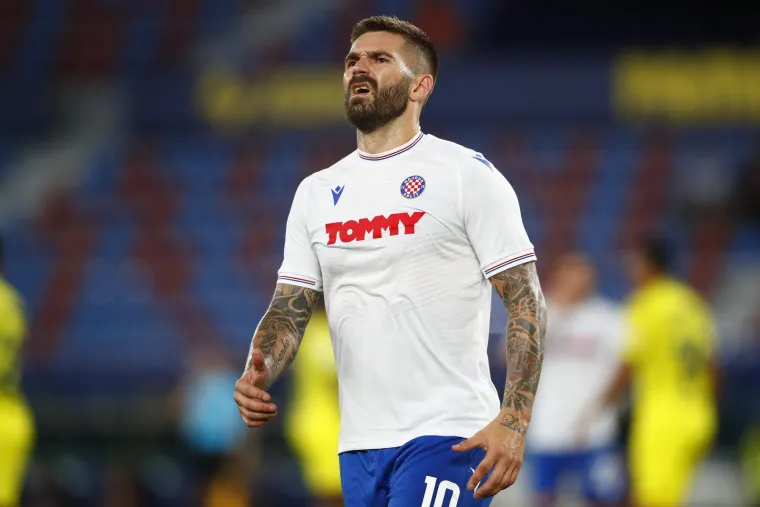 'Splitski Rocky' Nikola Kalinić zavr&scaron;io razbijen i obliven krvlju, ali iznudio je time penal i donio Hajduku nadu