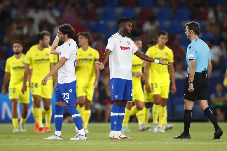 'Splitski Rocky' Nikola Kalinić zavr&scaron;io razbijen i obliven krvlju, ali iznudio je time penal i donio Hajduku nadu