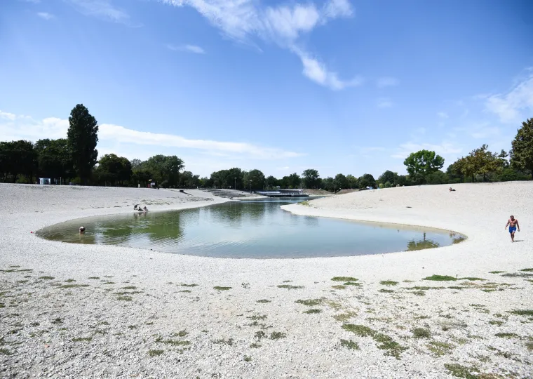 Zbog visokih temperatura, razina zagrebačkog Bundeka rekordno je niska. 