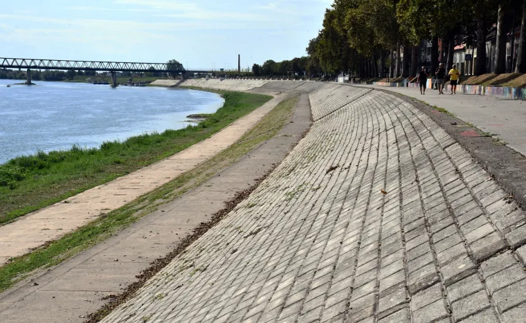 Vodostaj Save kod Slavonskog Broda samo je 17 centimetara vi&scaron;i od njegove najniže povijesne vrijednosti. 