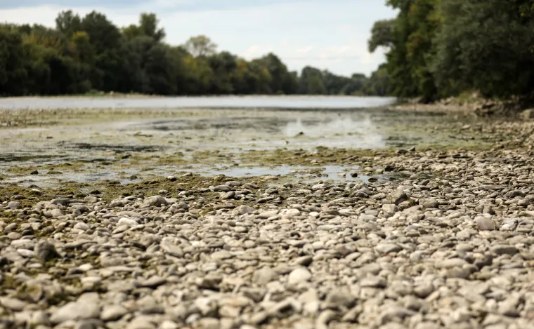 Vodostaj Save u Zagrebu toliko je nizak da se može prehodati, a najniži je kod Podsuseda.