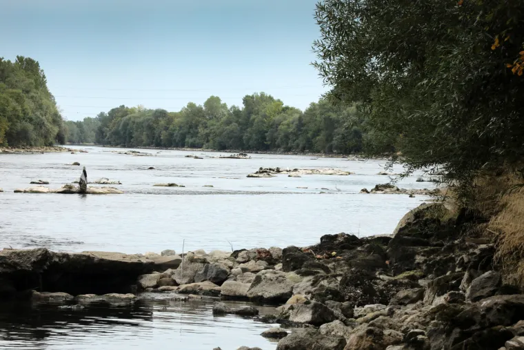 Vodostaj Save u Zagrebu toliko je nizak da se može prehodati, a najniži je kod Podsuseda.