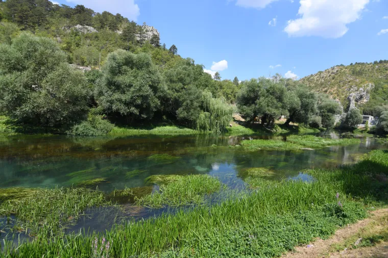 Nizak je vodostaj i rijeke Krke kod Knina. 