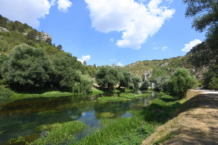 Nizak je vodostaj i rijeke Krke kod Knina. 