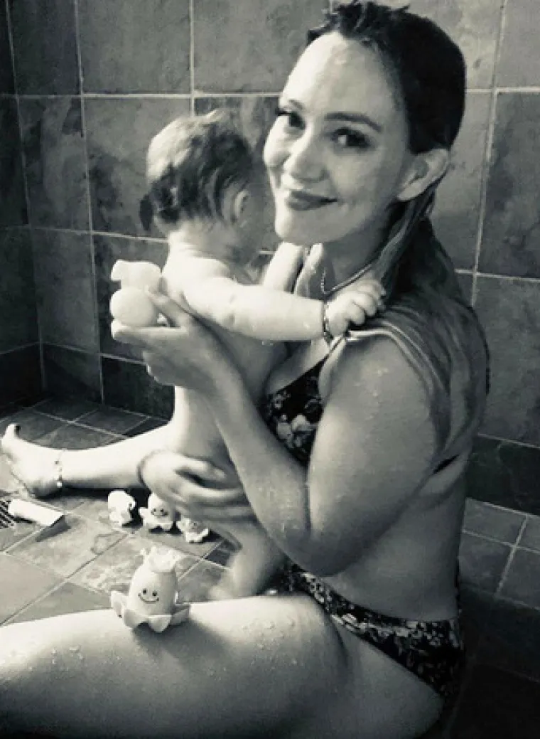 &quot;Moje mi je tijelo dalo najveći dar u životu: Lucu”, napisala je glumica. &quot;Budimo ponosni na ono što imamo i prestanimo gubiti dragocjeno vrijeme u danu želeći da smo drugačiji, bolji i bez mane&quot;, dodala je.