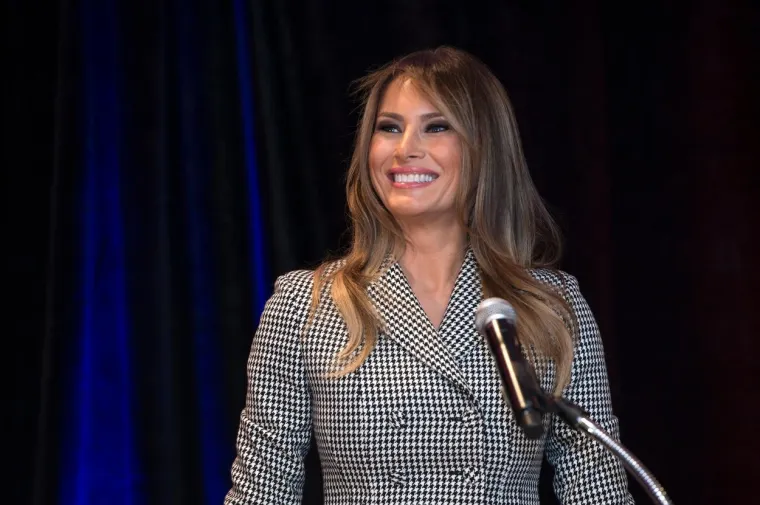 Počevši karijeru kao model u nekim od europskih modnih prijestolnica, Melania Trump se probila do New Yorka 1996. Postala je prva dama Sjedinjenih Država od 2017. do 2021. Njezino bogatstvo procjenjuje se na 50 milijuna dolara. Pametna bivša prva dama je zahvaljujući svojim vezama s modnom industrijom pokrenula novi posao s nakitom i kozmetikom.