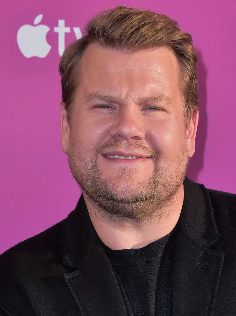 Britanac James Corden je danas TV voditelj, no karijeru je počeo kao glazbenik pojavivši se u mjuziklu &quot;Martin Guerre&quot; 1996. Postao je jako uspješan nakon glumačkih uloga u filmovima &quot;Debeli prijatelji&quot; i &quot;Gavin i Spacey&quot;, a potonji mu je donio nagradu za najbolju komediju na dodjeli nagrada BAFTA 2008. Do danas je osvojio još 26 priznanja. Uz ovako impresivnu karijeru, njegova godišnja zarada od 9 milijuna dolara ne iznenađuje kao ni njegova neto vrijednost od 70 milijuna dolara. 