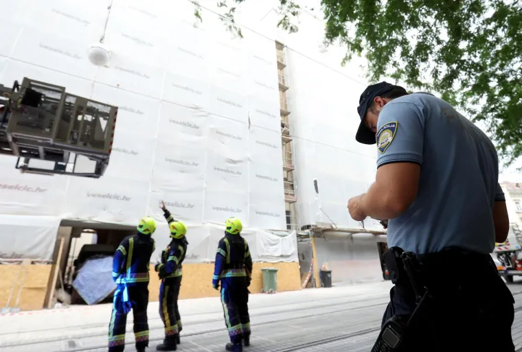 Pogledajte krš i lom u centru Zagreba nakon što se urušio zid zgrade i oštetio električne vodove