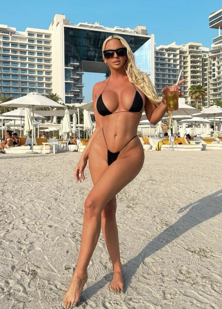 Otkako je razvod na stolu, Karleuša objavljuje ultraseksi fotke, a sad je otišla korak dalje: Tko je ovaj frajer s kojim divlja po Dubaiju?