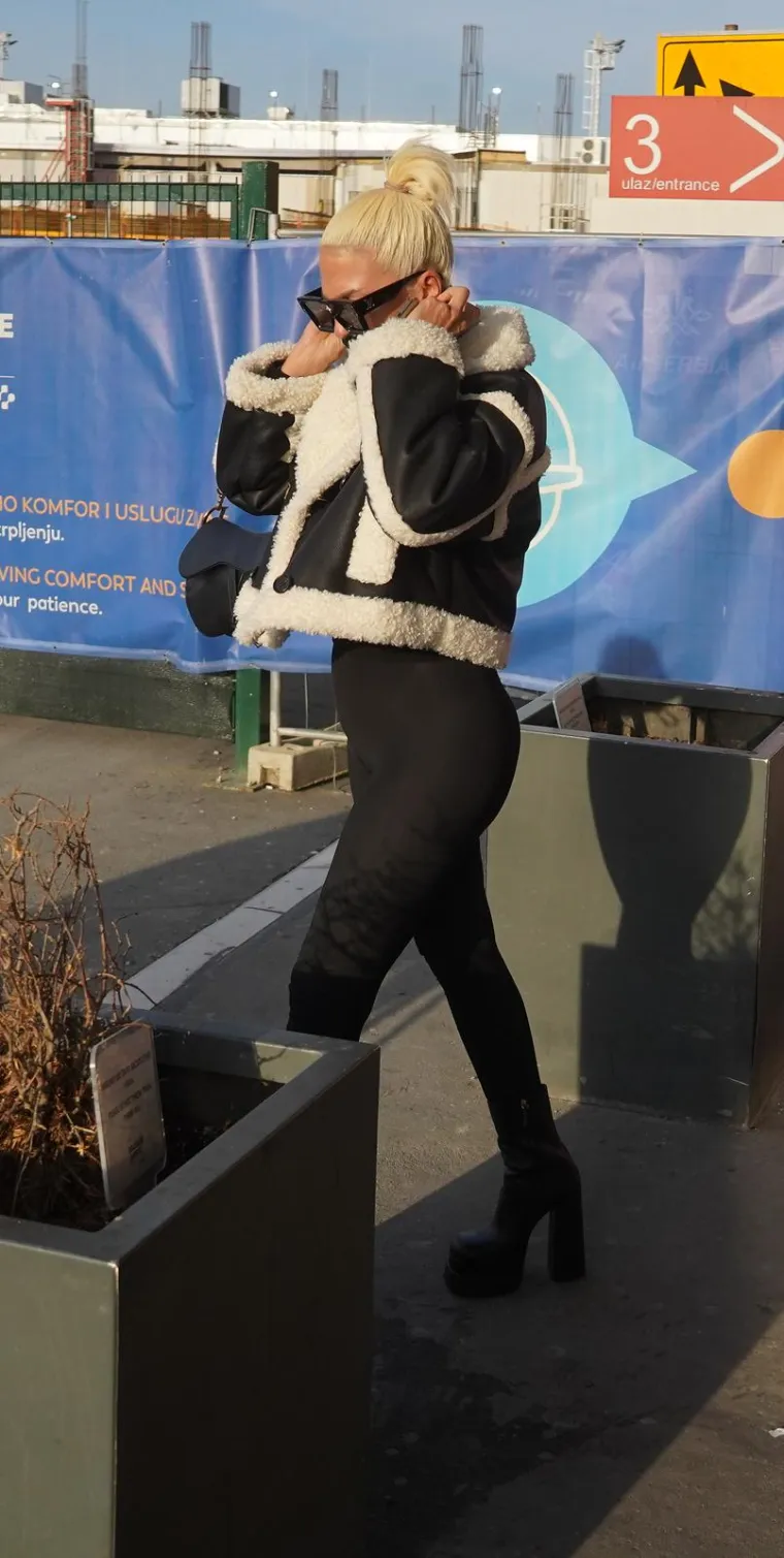 Otkako je razvod na stolu, Karleu&scaron;a objavljuje ultraseksi fotke, a sad je oti&scaron;la korak dalje: Tko je ovaj frajer s kojim divlja po Dubaiju?