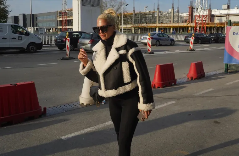 Otkako je razvod na stolu, Karleu&scaron;a objavljuje ultraseksi fotke, a sad je oti&scaron;la korak dalje: Tko je ovaj frajer s kojim divlja po Dubaiju?